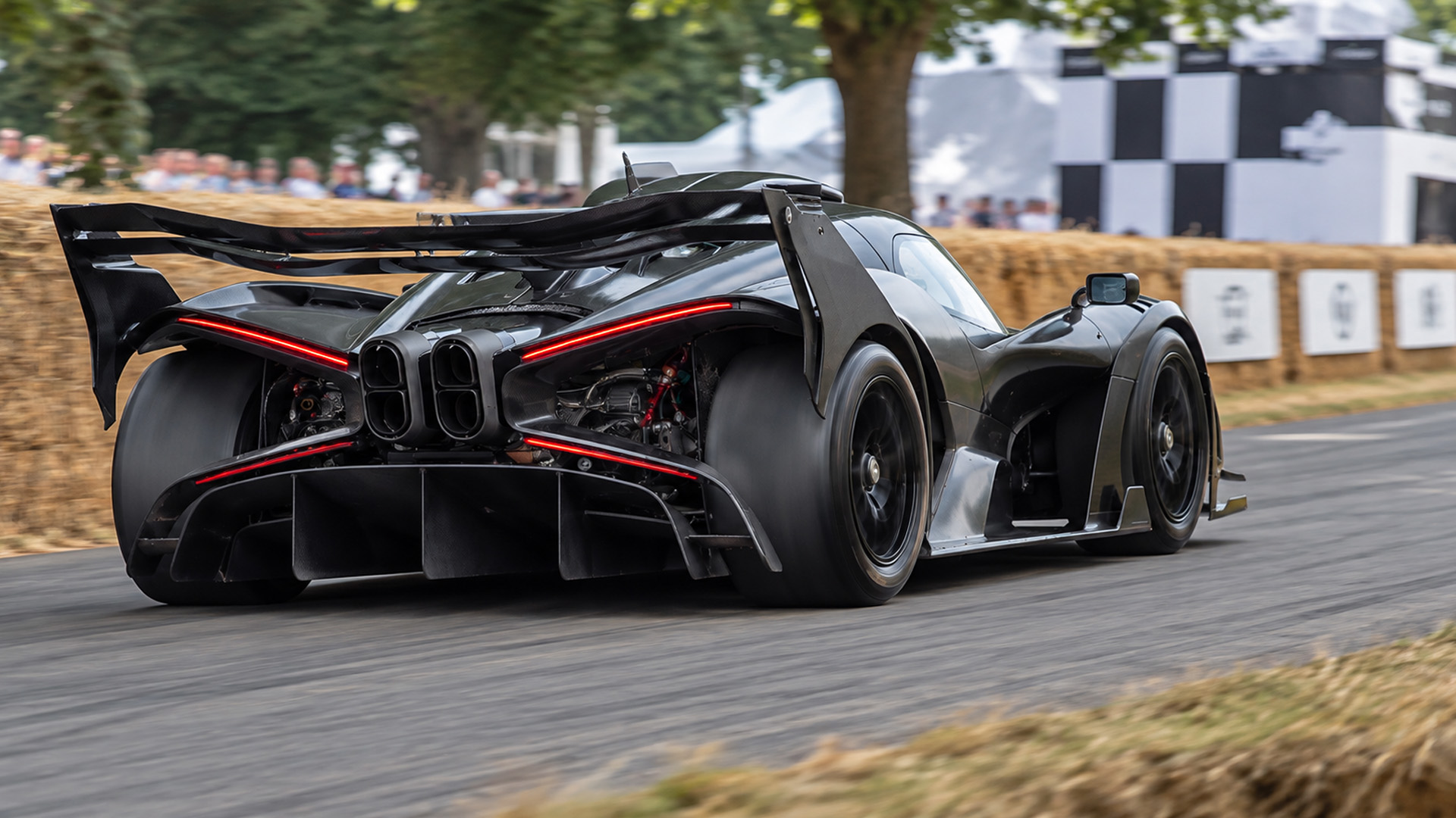 Bugatti Bolide shows its radical track focus