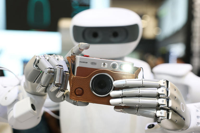 Trade show groups worry FCC will block foreign robots, drones from CES
