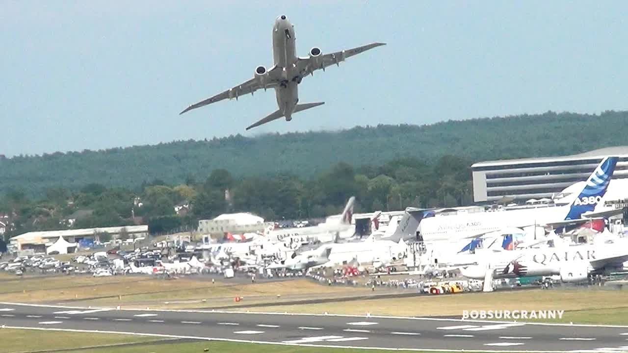 The P-8 Poseidon leaves the runway and goes vertical - 