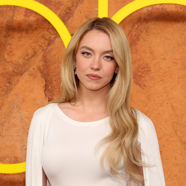 sydney-sweeney-arbeitet-besser-wenn-sie-mehrere-h-te-gleichzeitig-aufhat