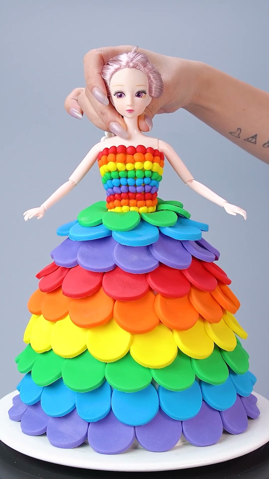 Creating a colorful princess doll fondant cake art