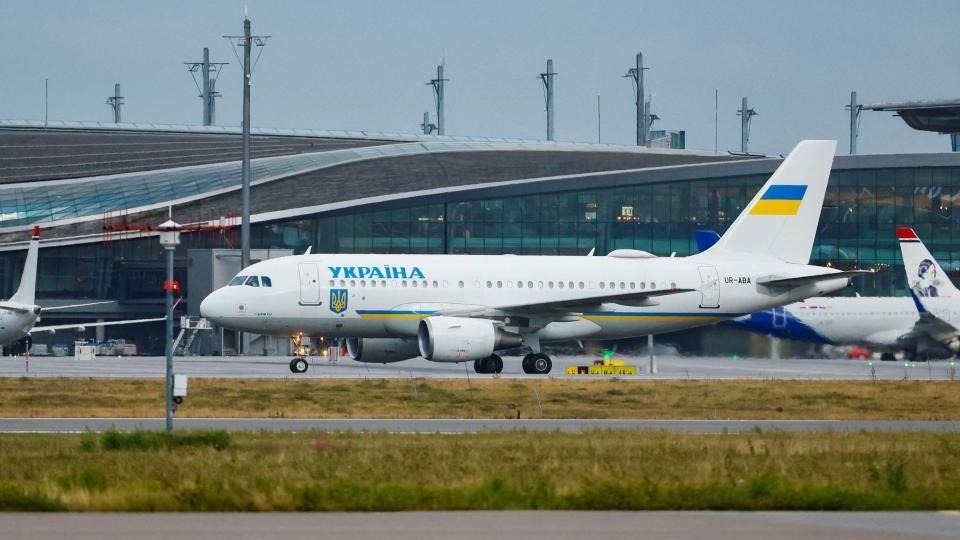 Russian drone incursion delays Zelensky flight