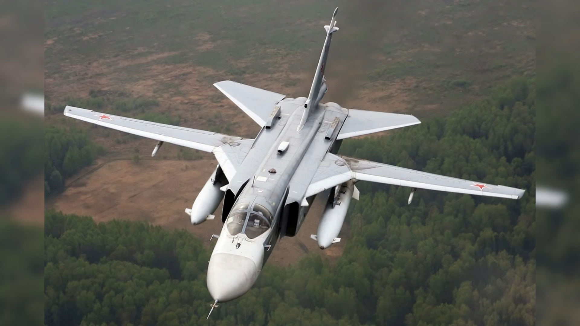 Two Russian Su-35 fighters collided in mid-air then both aircraft came ...