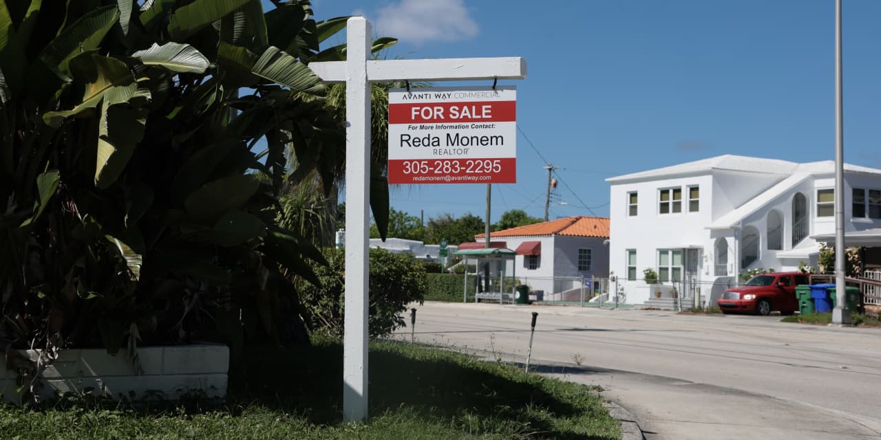 Home sales are the lowest they've been all year even though inventory is at a 7-year high