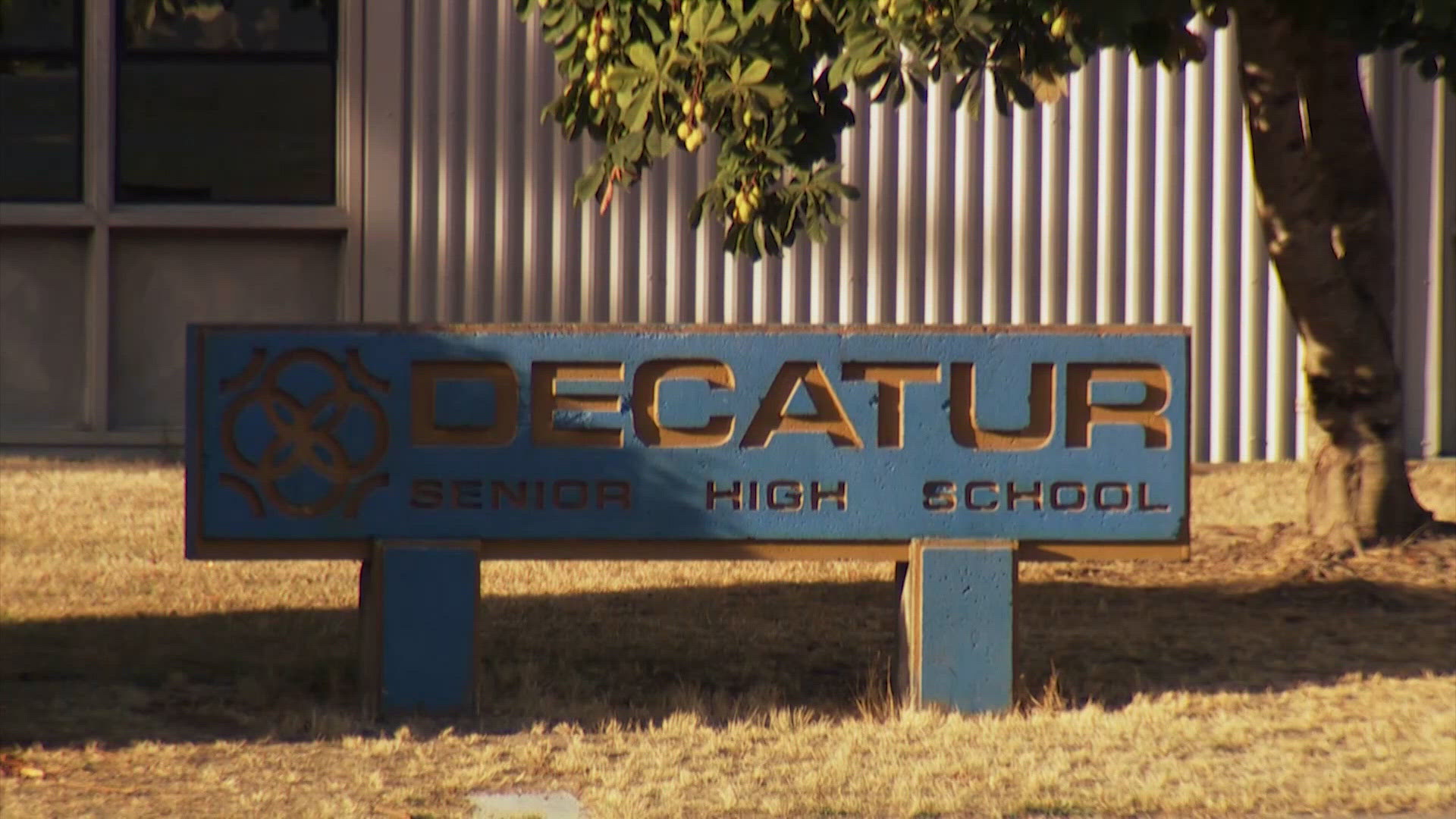 Federal Way paraeducator accused of assaulting student at Decatur High ...