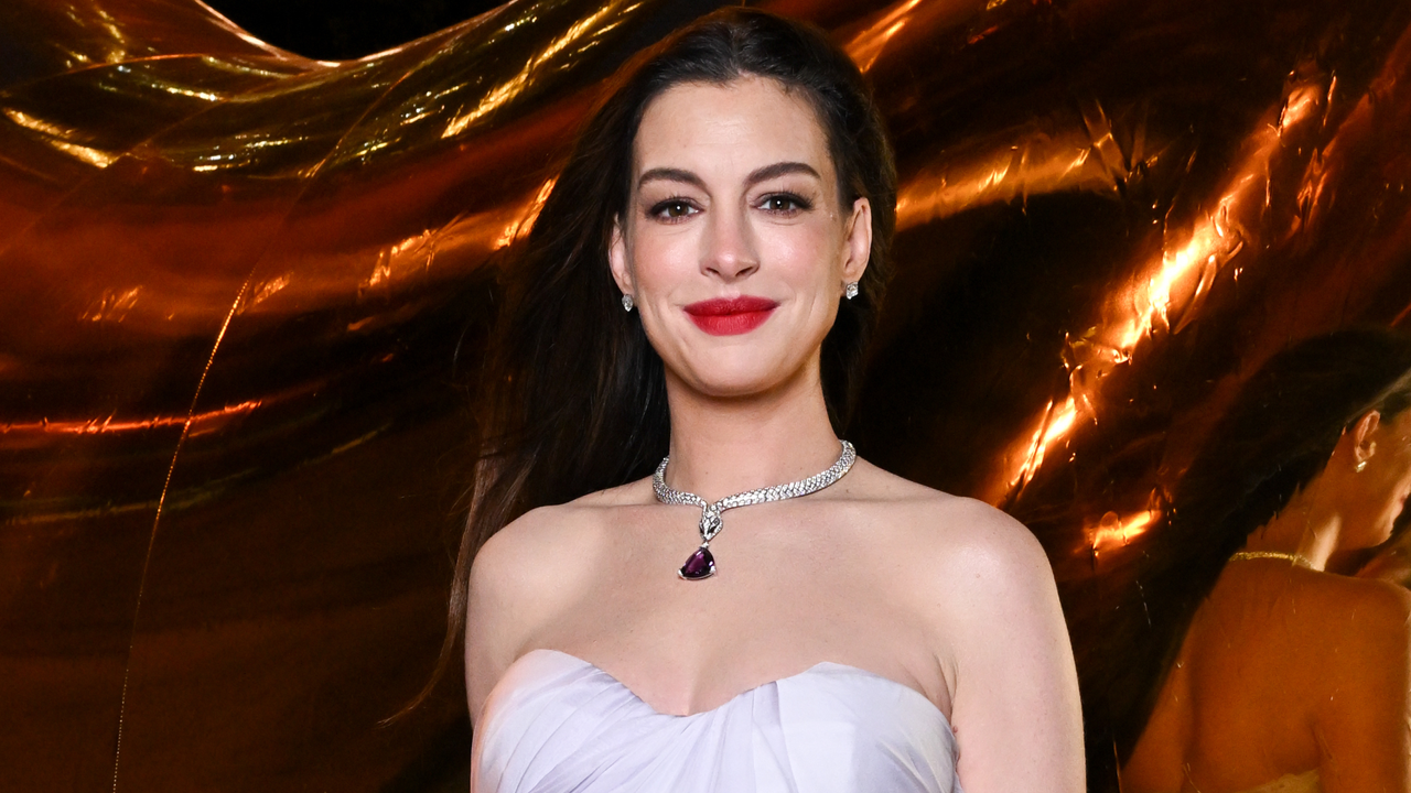 Be gone, big bags—Anne Hathaway just started NYFW with a tiny purse