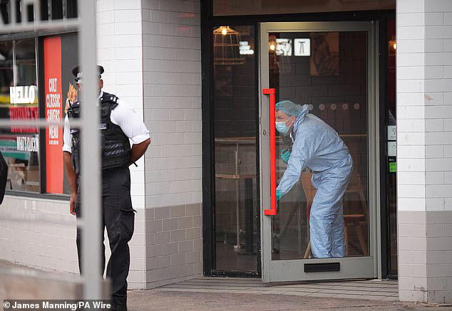 Four stabbed in KFC 'machete gang fight' in Bromley: Man fights for ...