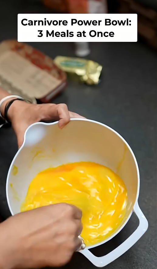 What gives scrambled eggs their fluffy texture