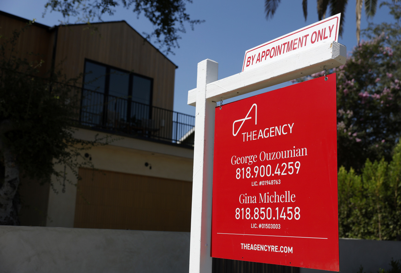 US mortgage rates top 7% for first time in 15 months