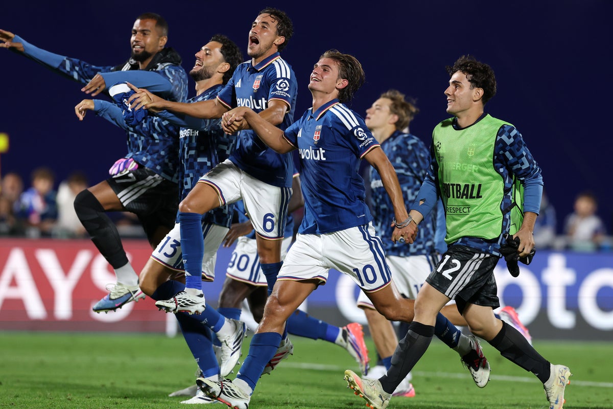 Como celebrate dream Champions League debut as Bayern run rampant