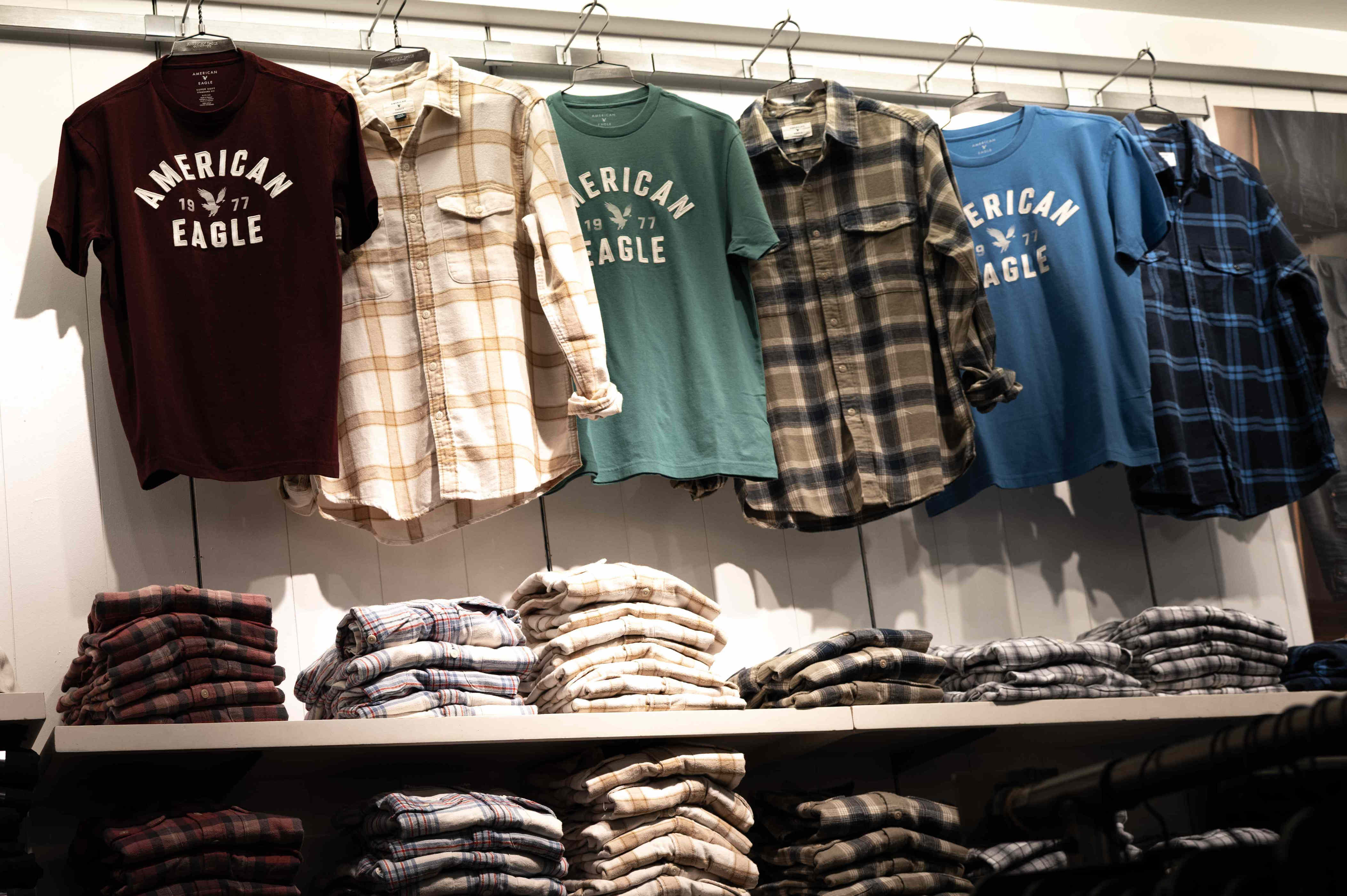 American Eagle stock slumps on signs of weakness at namesake brand