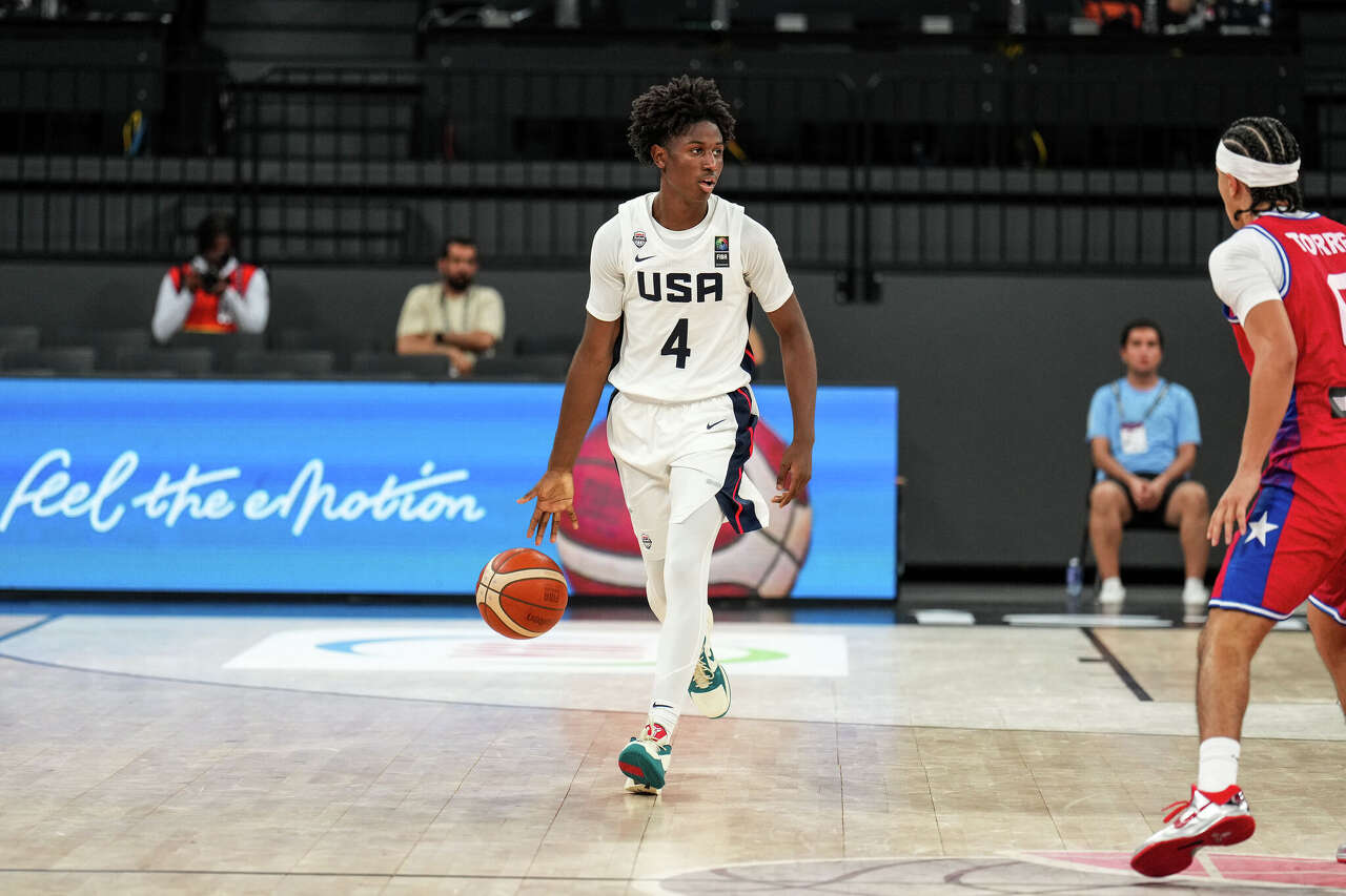 UConn men's basketball lands commitment from top class of 2027 recruit NaVorro Bowman Jr.