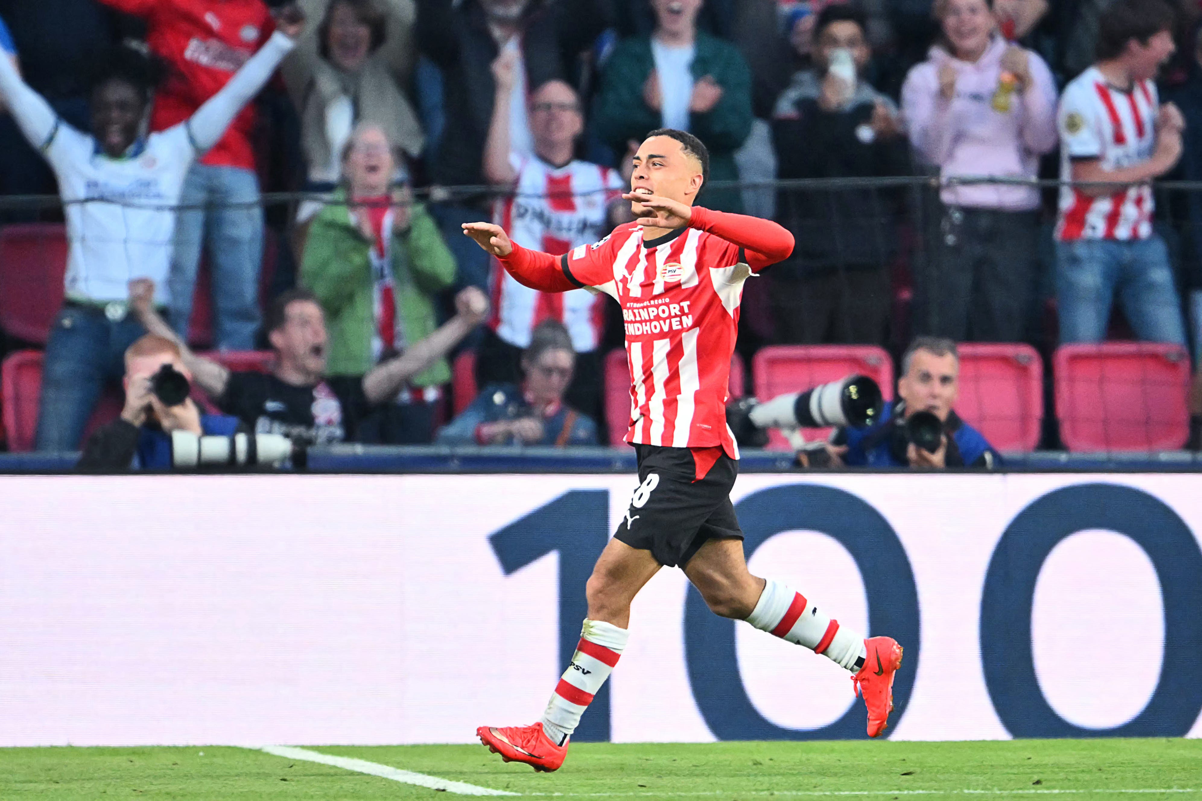 Watch: USMNT defender Sergino Dest brings PSV level in UEFA Champions League