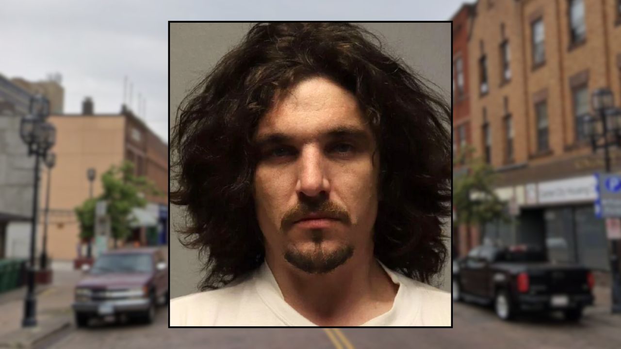 Man walks into hospital ER covered in blood with a collapsed lung after acquaintance stabs him over trash left in a car: cops