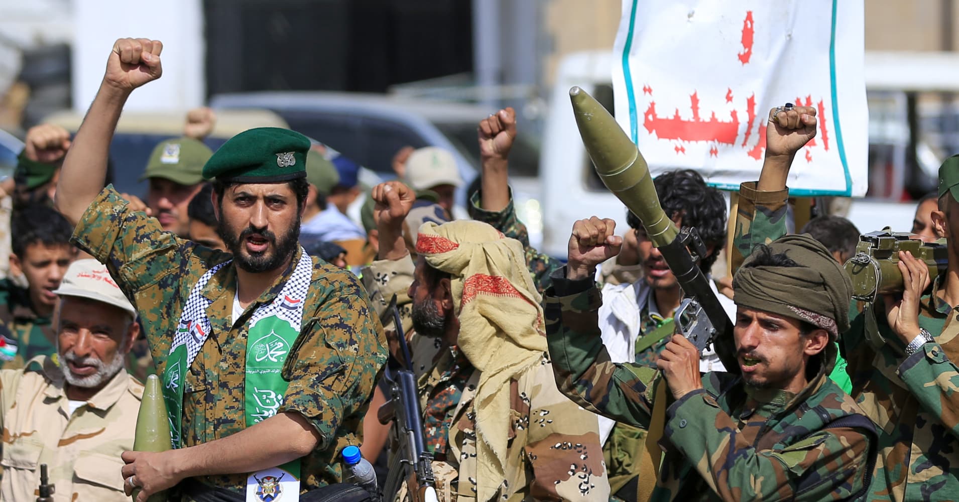 Houthis reportedly advance to key Red Sea island, further threatening crucial oil choke point