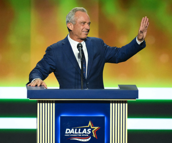 Former Dems rally voters at midterm GOP convention
