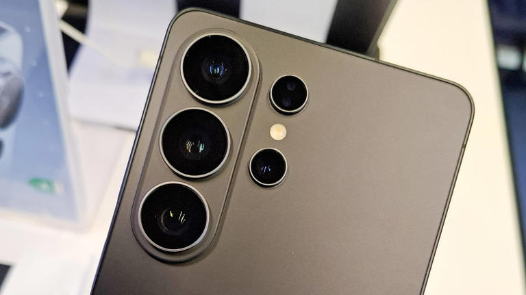 iPhone 18 Pro Max vs Samsung Galaxy S26 Ultra: How these XL phones compete