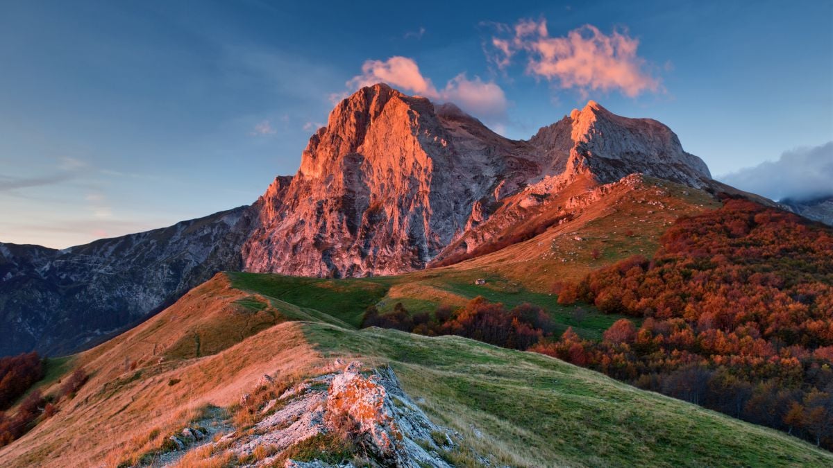 Earth's crust is 'unzipping' under Italy, scientists say
