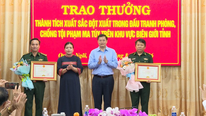 Thưởng nóng lực lượng bắt hai người chở hơn 28,5kg ma túy bằng xe bán tải
