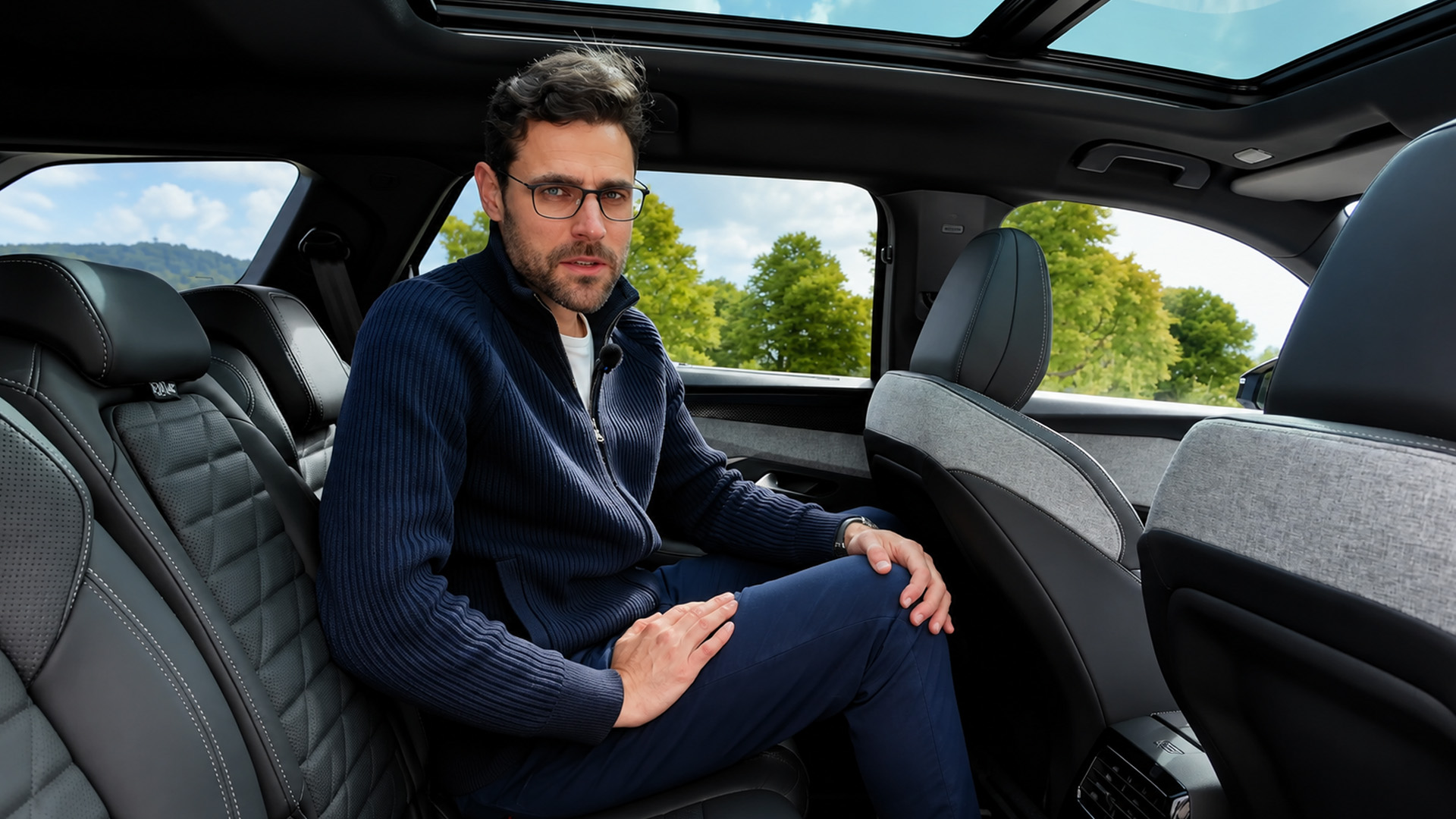 Peugeot 5008 uses its large dimensions for passenger space