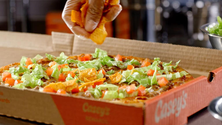 Casey’s quietly became America’s fifth-largest pizza chain. Meet the ...