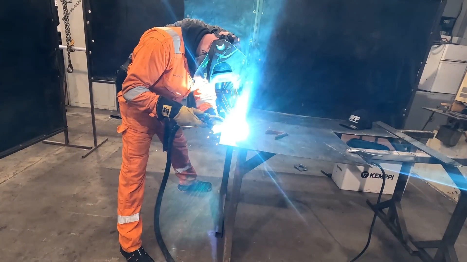 Professional MIG welding of heavy-duty steel components
