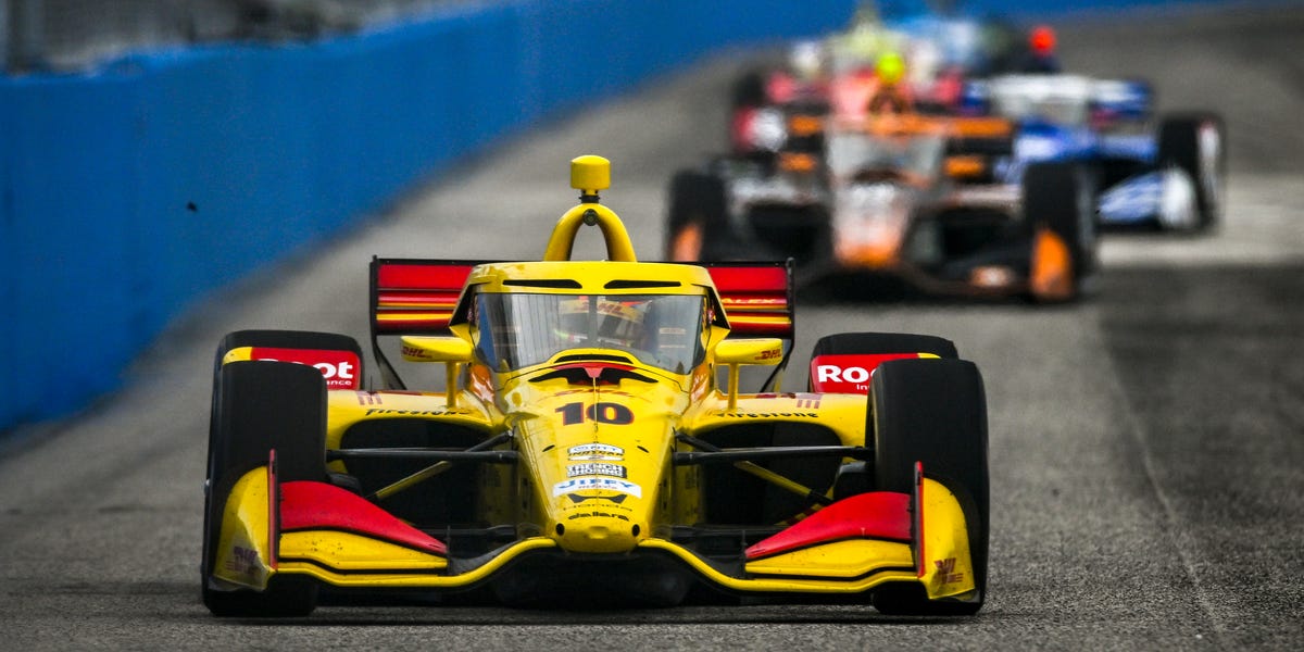 IndyCar faces 409-lap Sunday after Milwaukee rain delay