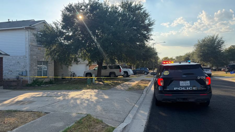 1 dead, 1 in custody in northeast Austin homicide, police say