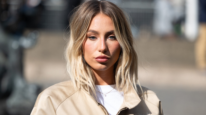 The 'off-campus cut': The retro lob for that '90s sitcom hair look