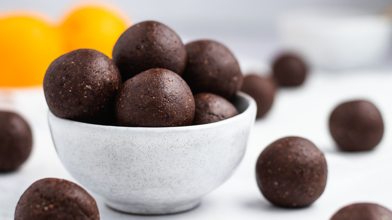 5-ingredient chocolate orange energy bites recipe