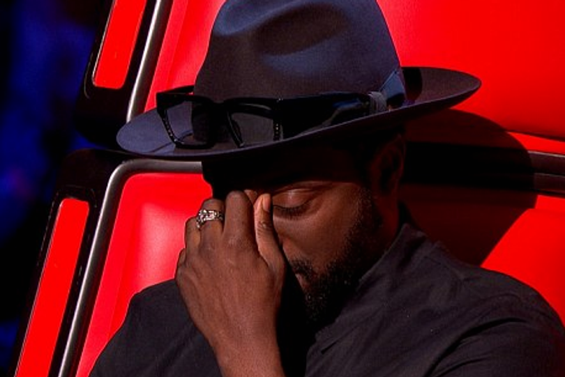 the-voice-uk-star-breaks-down-in-tears-as-he-pays-tribute-to-gift-sir