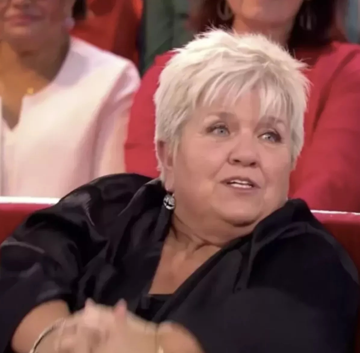 mimie-mathy-en-fauteuil-roulant-son-quotidien-positif-en-provence