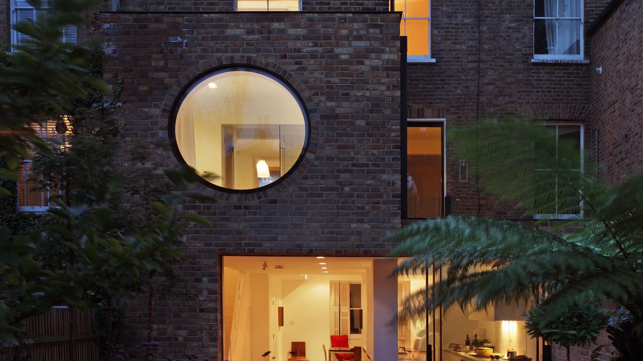 Rectangular windows are not the only way – step forward the circle
