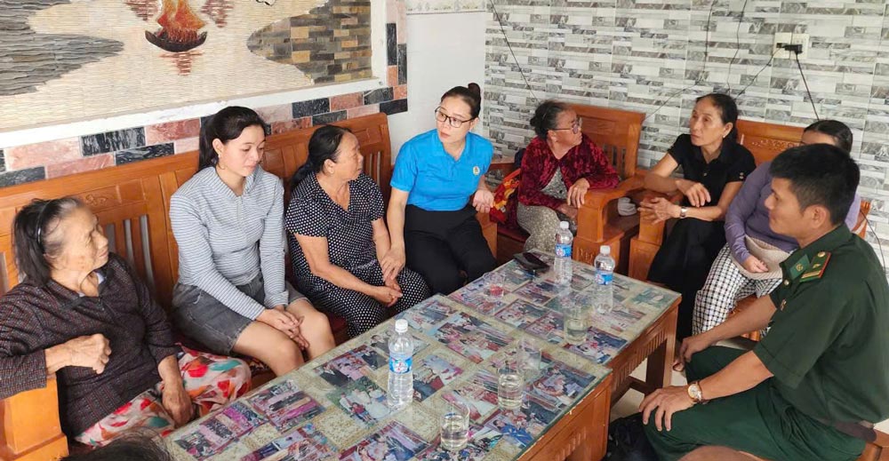 Công đoàn xã Núi Thành, Đà Nẵng thăm hỏi gia đình các ngư dân gặp nạn trên biển