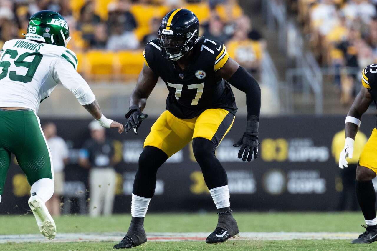 Cowboys add OL help with trade for former first-round pick Broderick Jones from Steelers