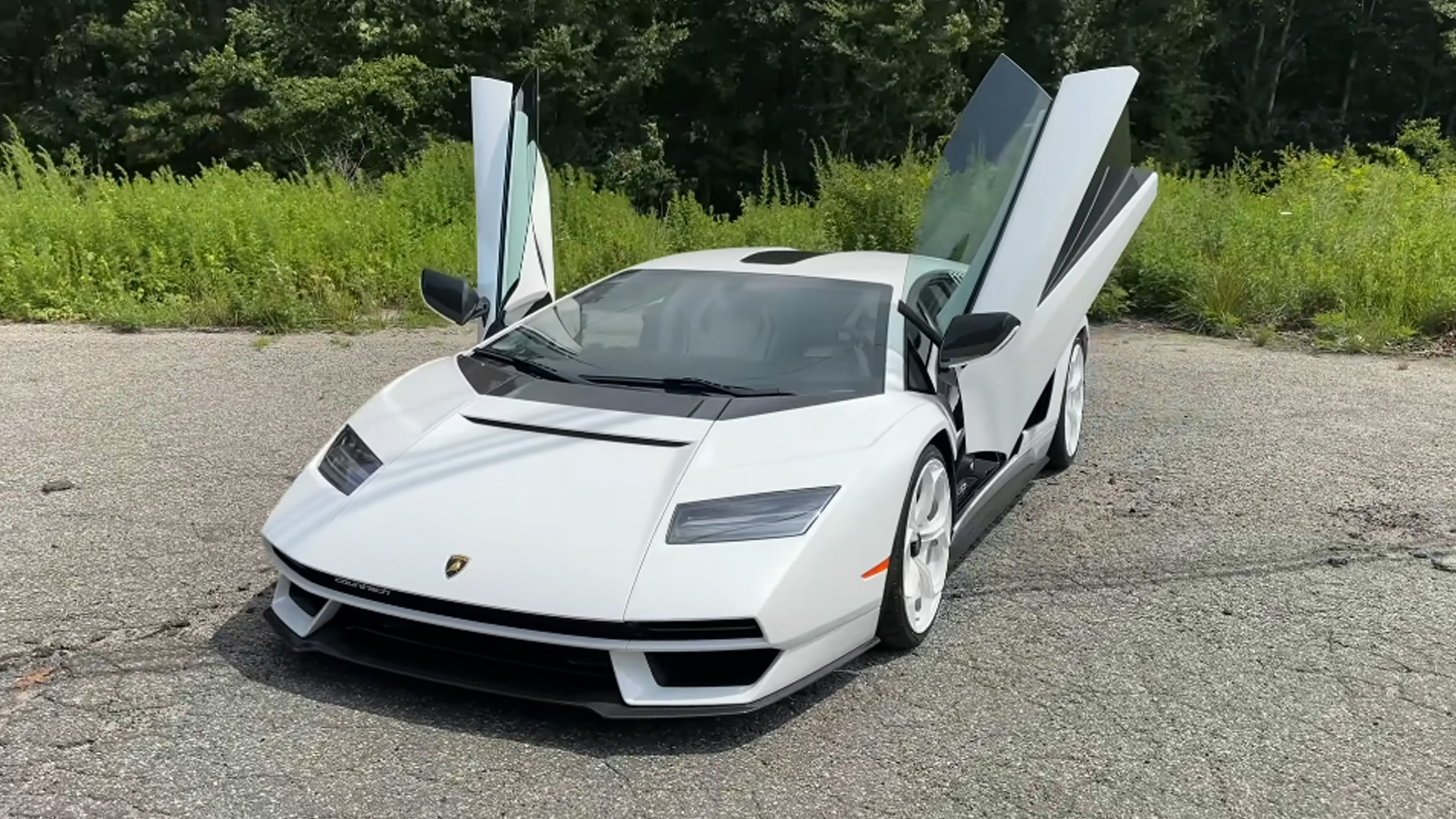 Lamborghini Countach combines legendary styling with 802 HP