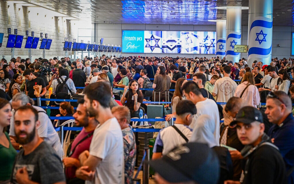 After stormy meeting, Airports Authority and workers reach deal to allow normal operations
