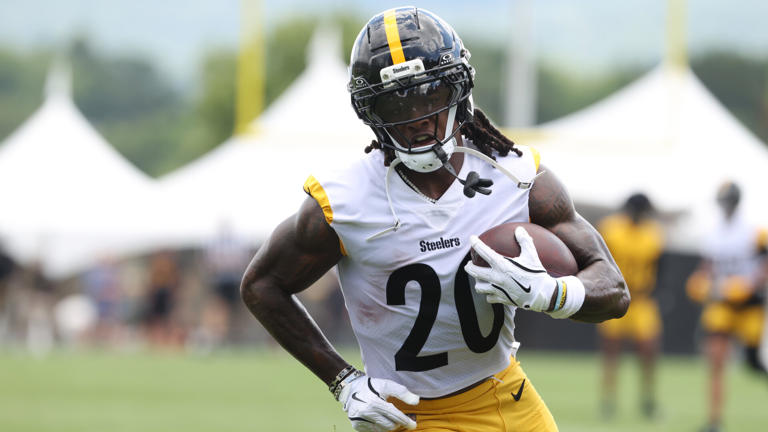 Packers trade with Steelers for RB Kaleb Johnson