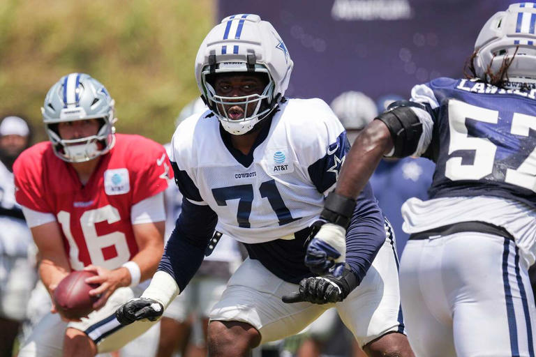 Dallas Cowboys trading offensive tackle Nate Thomas to Houston Texans