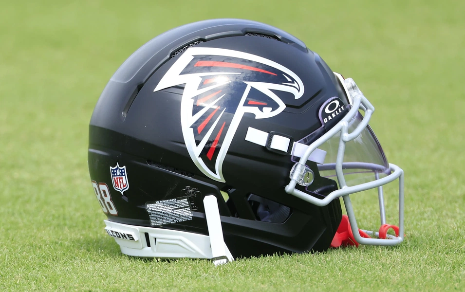 falcons-trade-cb-phillips-to-bears-for-dt-dexter-in-roster-shake-up
