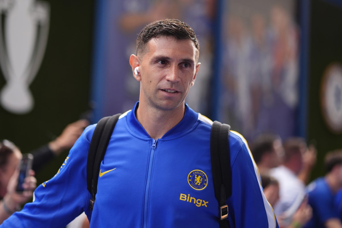 Martinez makes Chelsea debut as Alonso omits duo before deadline
