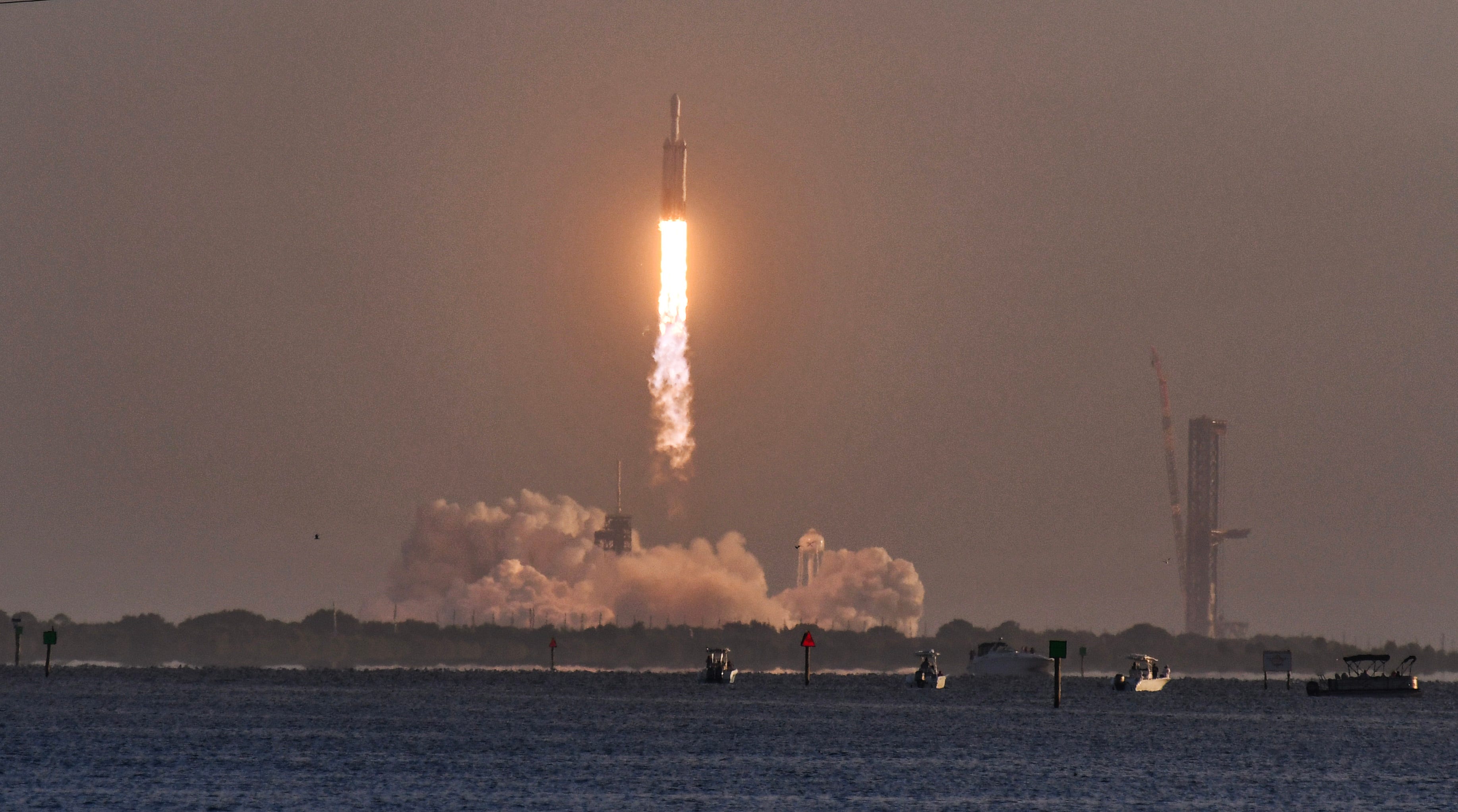 SpaceX eyes Falcon Heavy launch tonight in Florida. Track liftoff