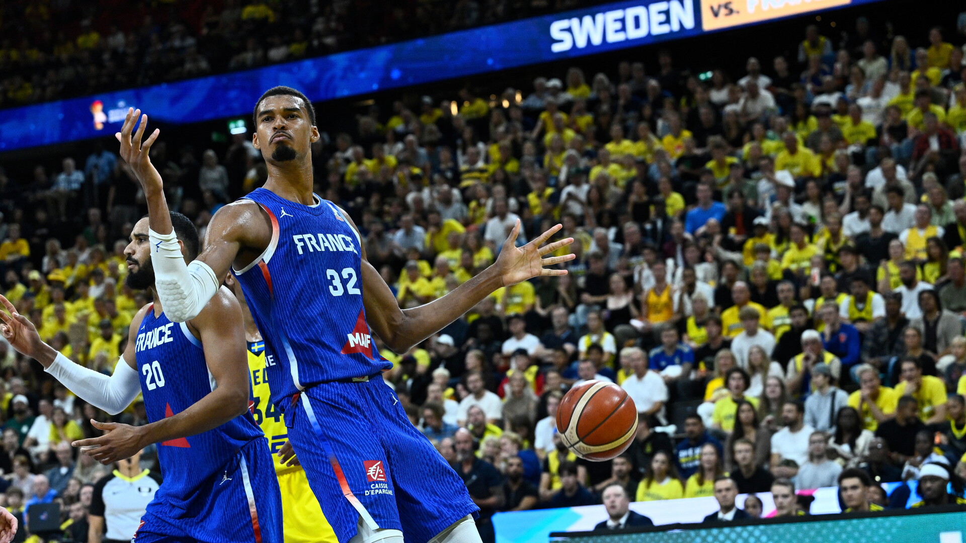 Watch Victor Wembanyama put on show leading France past Sweden in FIBA World Cup qualifying