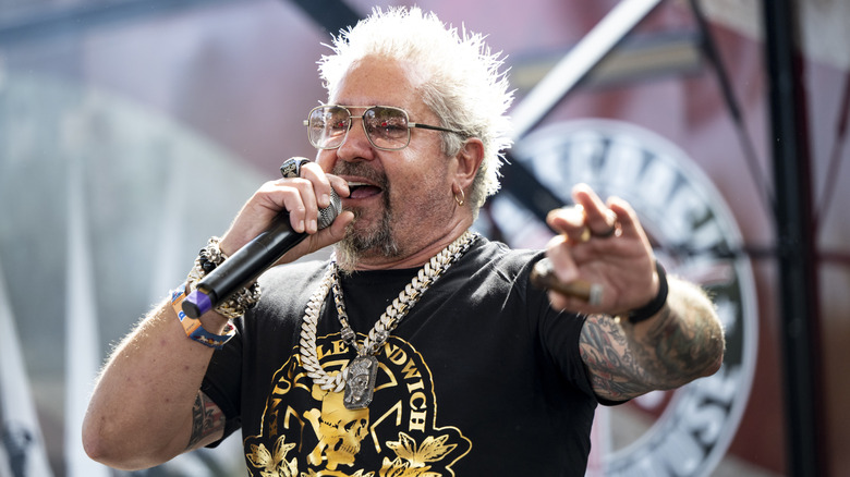 10 rules restaurants must follow to appear on Diners, Drive-Ins and Dives