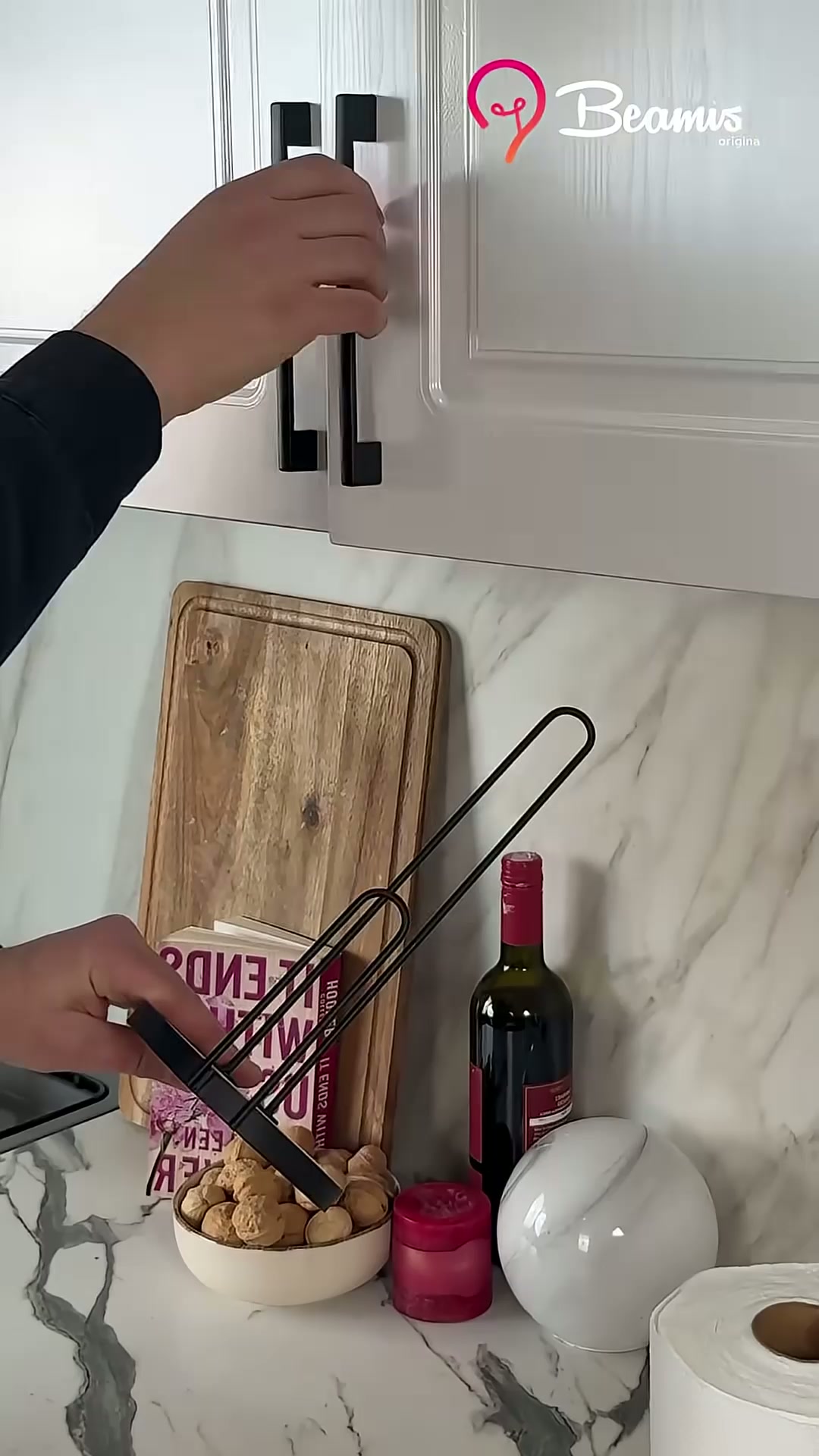 Paper towel holder hack #smart #papertowels #holder #kitchentrick