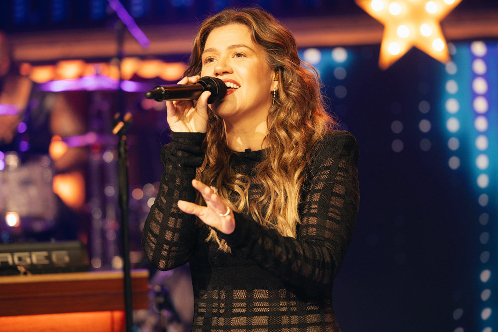 Kelly Clarkson's last talk show episode showed why she broke the daytime curse