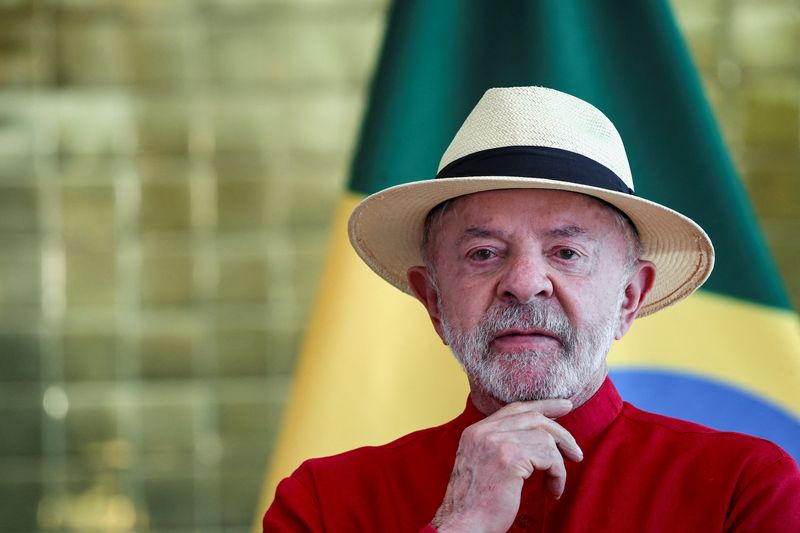 Lula's lead narrows in potential Brazil presidential runoff, Atlas/Bloomberg poll shows