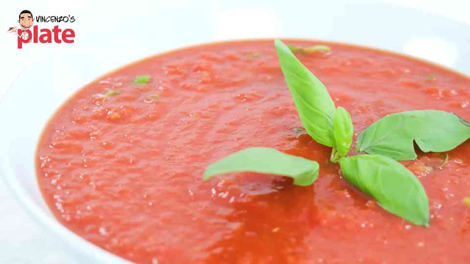 How Italians make pizza sauce at home - you only need three main ...