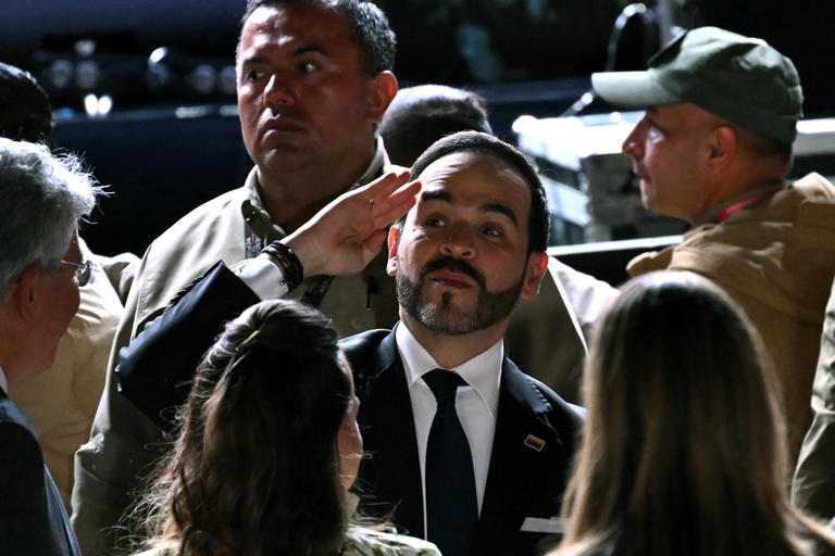 de-la-espriella-closes-three-peace-tables-opens-new-fronts-against