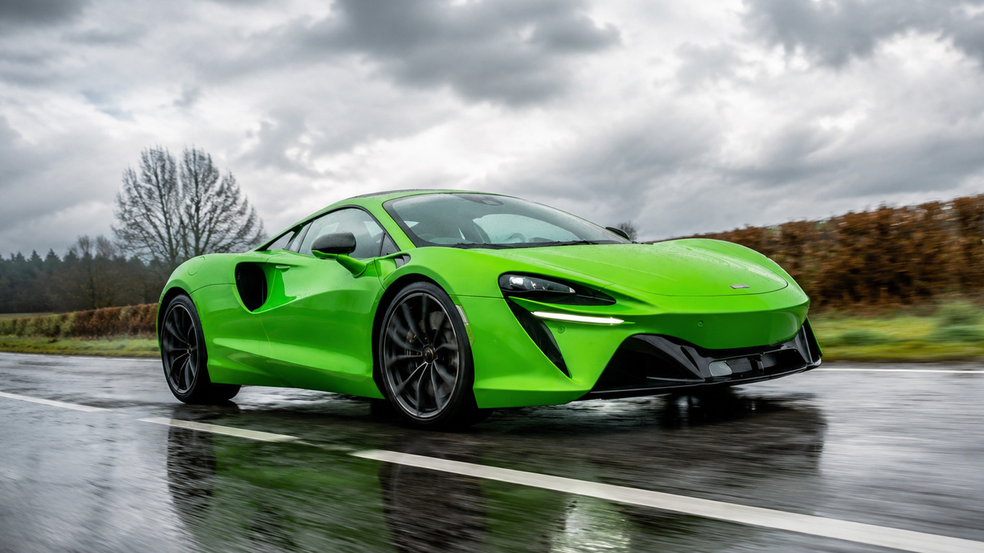 Izzy Hammond drives a 680 HP McLaren for the first time